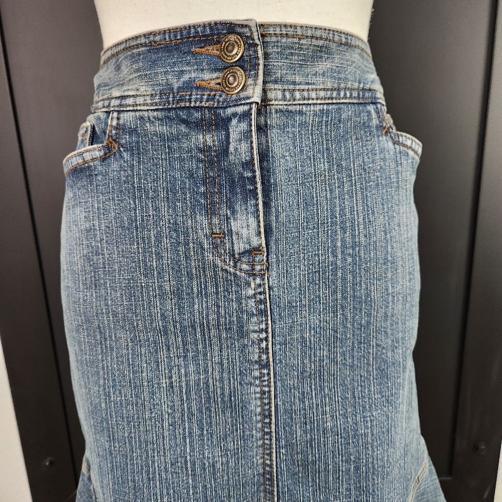 ANN TAYLOR LOFT Y2K STRETCH JEAN SKIRT WITH RUFFLE SIZE 8 - Picture 3 of 7